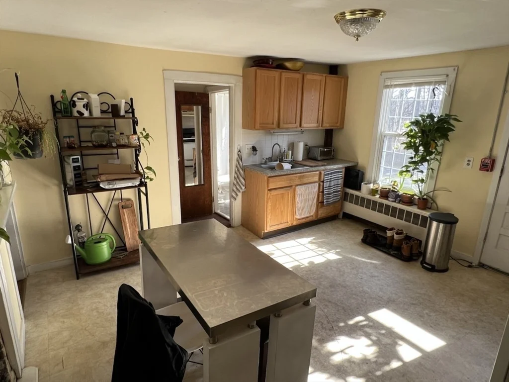 1 bed, 1 bath apartment for rent at 797 Main St Unit 3, Amherst — photo 4 of 9