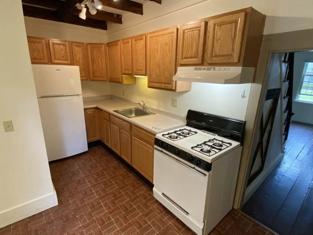 2 bed, 1 bath apartment for rent at 797 Main St Unit 4, Amherst — photo 3 of 9