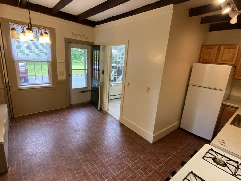 2 bed, 1 bath apartment for rent at 797 Main St Unit 4, Amherst — photo 4 of 9