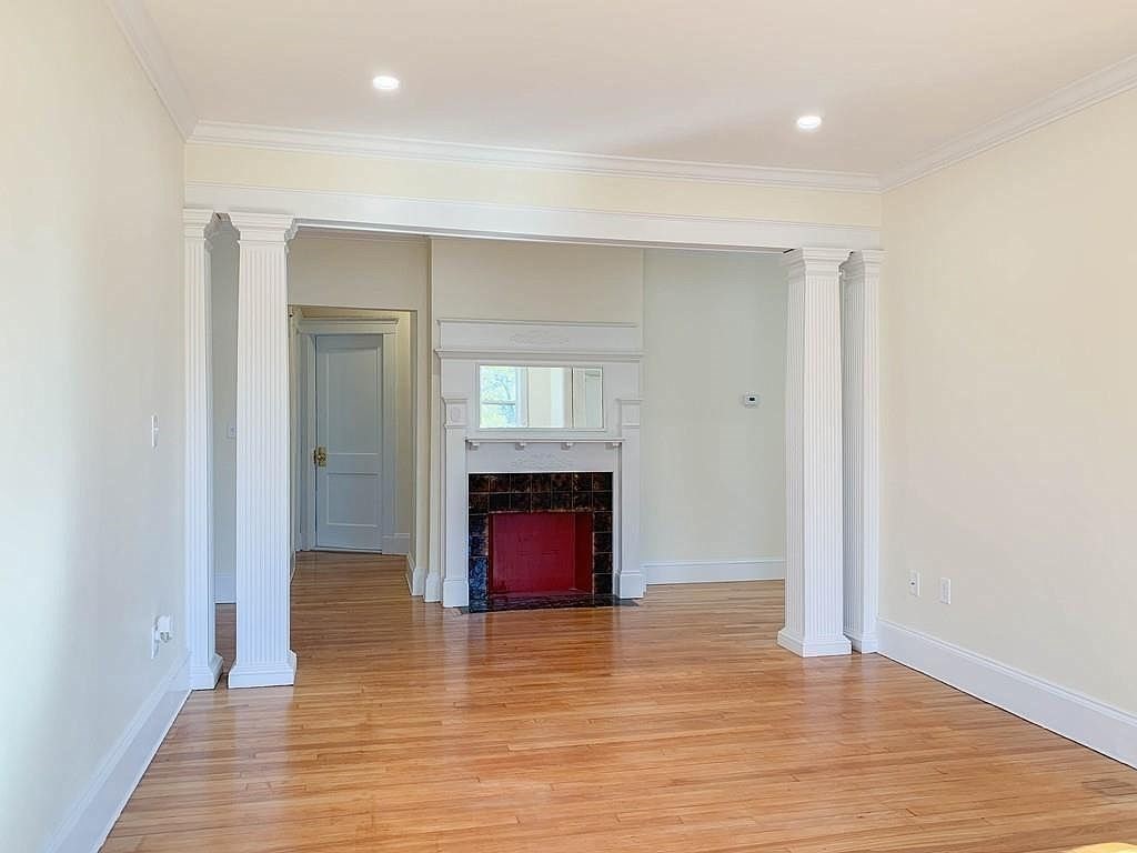 3 bed, 1 bath apartment for rent at 797 Washington Unit 3, Brookline — photo 4 of 15