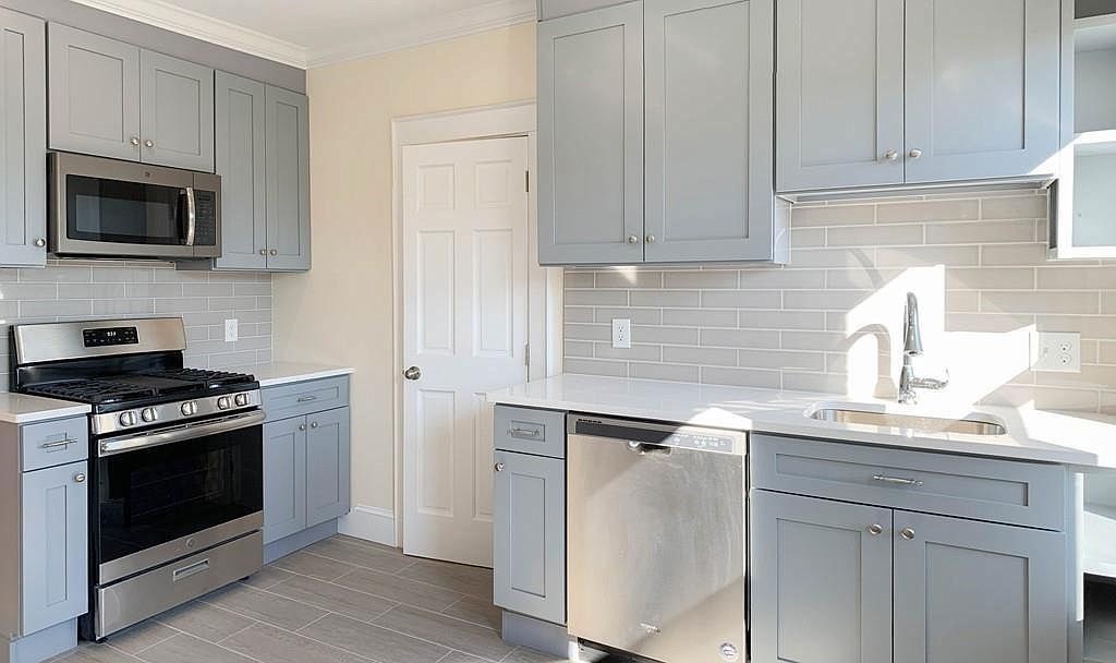 3 bed, 1 bath apartment for rent at 797 Washington Unit 3, Brookline