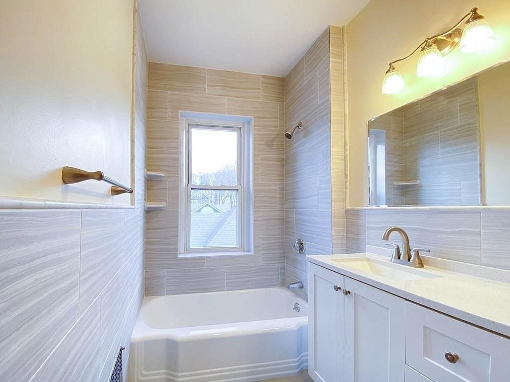 3 bed, 1 bath apartment for rent at 797 Washington Unit 3, Brookline — photo 8 of 15
