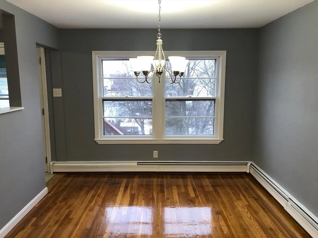 3 bed, 1 bath apartment for rent at 79R Boston, Union Square — photo 3 of 14