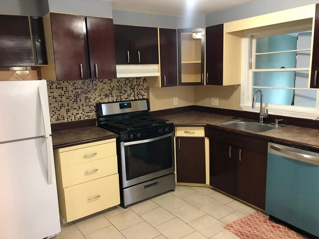 3 bed, 1 bath apartment for rent at 79R Boston, Union Square — photo 9 of 14