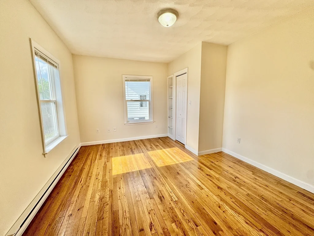 3 bed, 1 bath apartment for rent at 7R Center St Unit 1, Woburn — photo 3 of 9