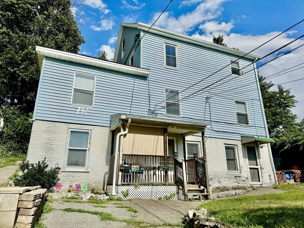 3 bed, 1 bath apartment for rent at 7R Center St Unit 1, Woburn — photo 4 of 9