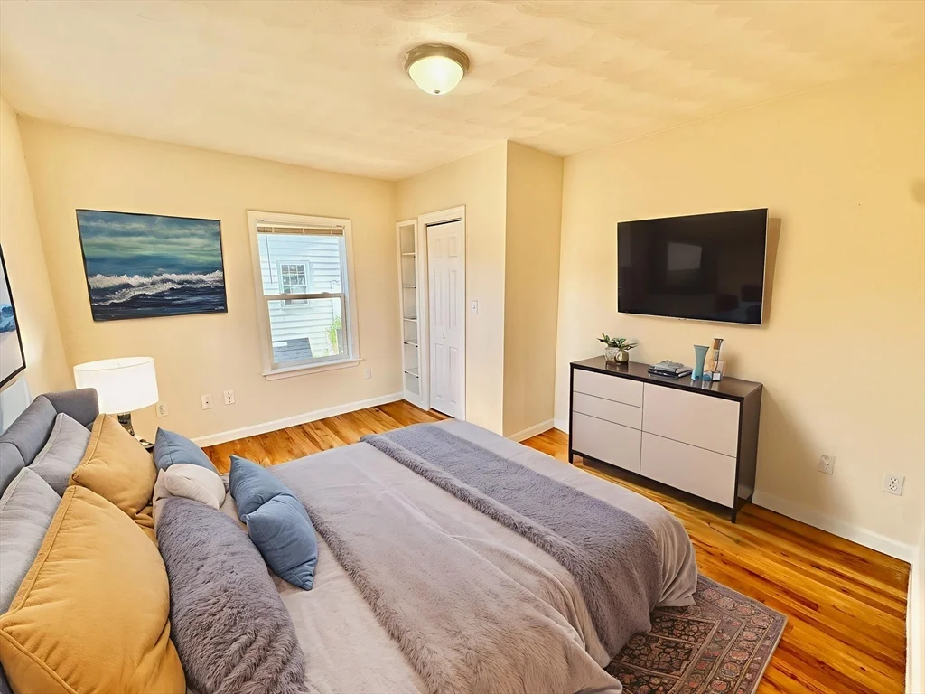 3 bed, 1 bath apartment for rent at 7R Center St Unit 1, Woburn — photo 2 of 9