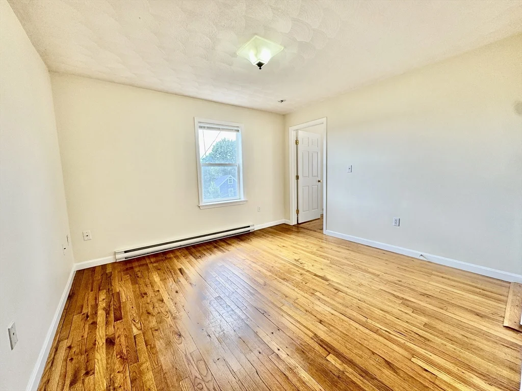 3 bed, 1 bath apartment for rent at 7R Center St Unit 1, Woburn — photo 8 of 9