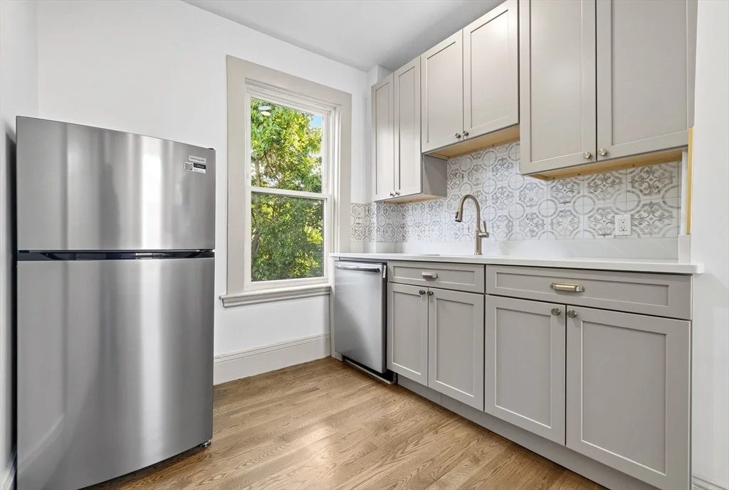 2 bed, 1 bath apartment for rent at 8-10 Carlton St Unit 2, Union Square — photo 3 of 11