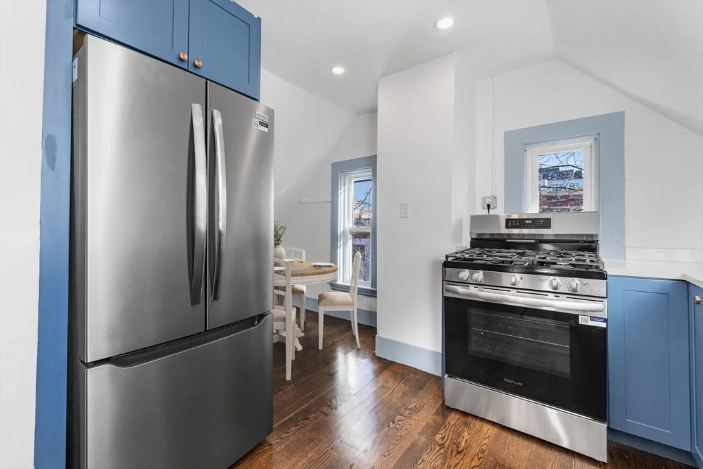 2 bed, 1 bath apartment for rent at 8-10 Carlton St Unit 3, Ward Two — photo 2 of 12