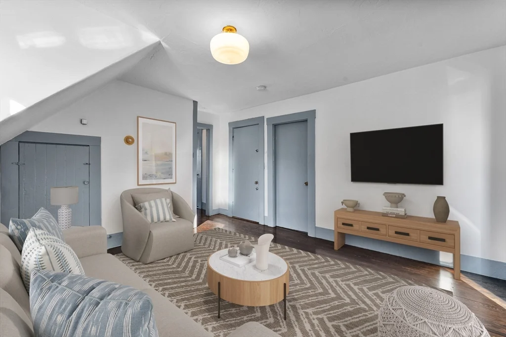 2 bed, 1 bath apartment for rent at 8-10 Carlton St Unit 3, Ward Two — photo 5 of 12