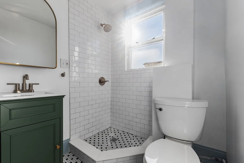 2 bed, 1 bath apartment for rent at 8-10 Carlton St Unit 3, Ward Two — photo 9 of 12