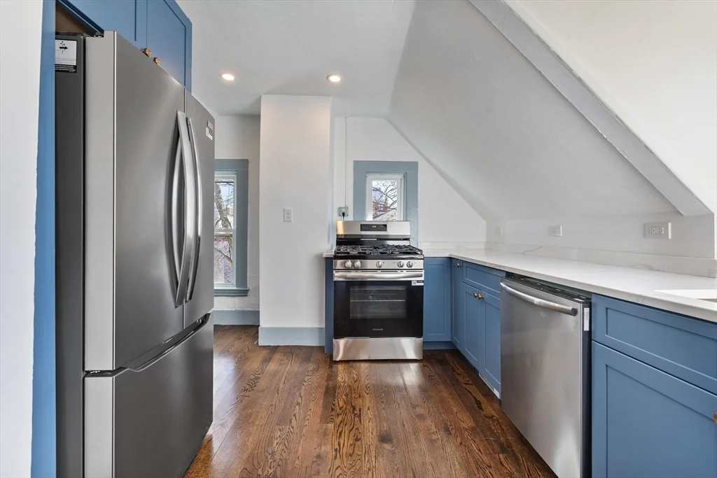 2 bed, 1 bath apartment for rent at 8-10 Carlton St Unit 3, Ward Two — photo 1 of 12