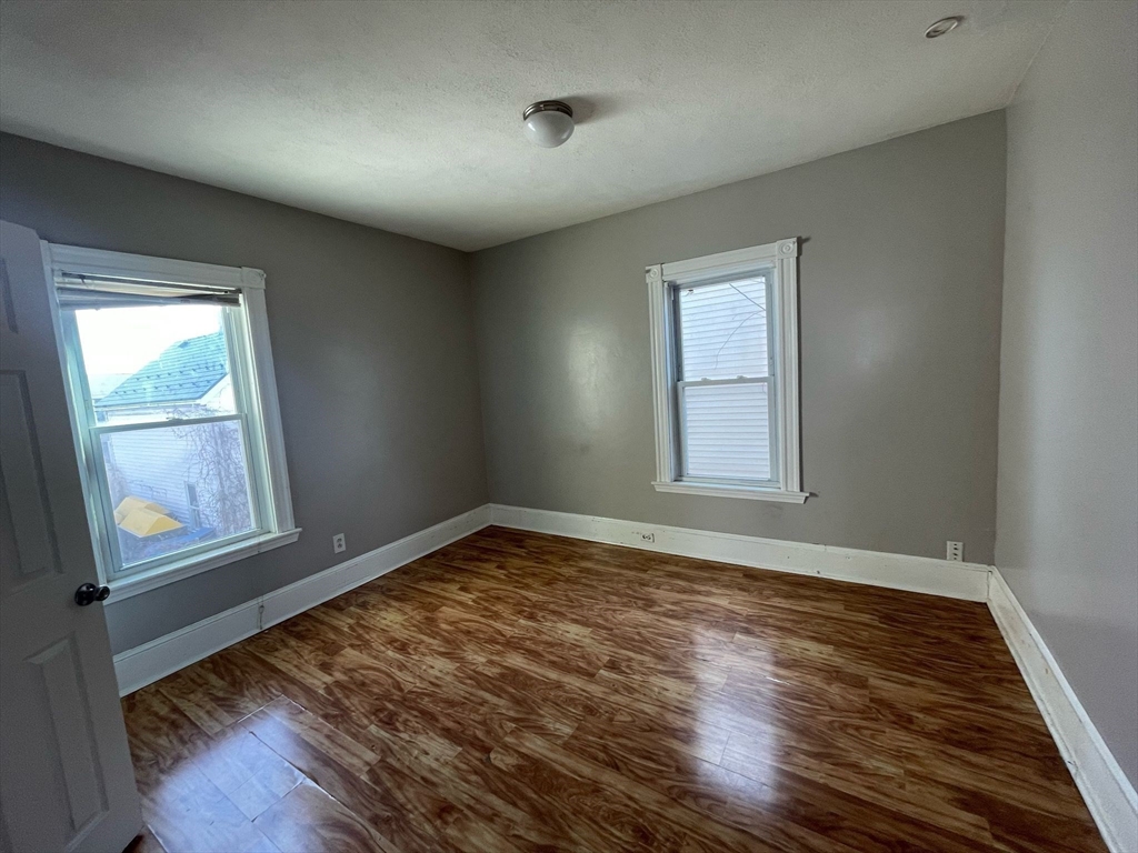 3 bed, 1 bath apartment for rent at 8-10 Dane Unit 2A, Everett — photo 5 of 17