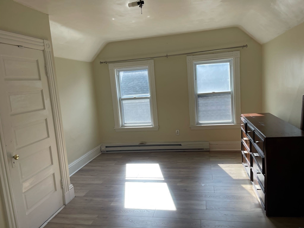 3 bed, 1 bath apartment for rent at 8-10 Dane Unit 2A, Everett — photo 3 of 17