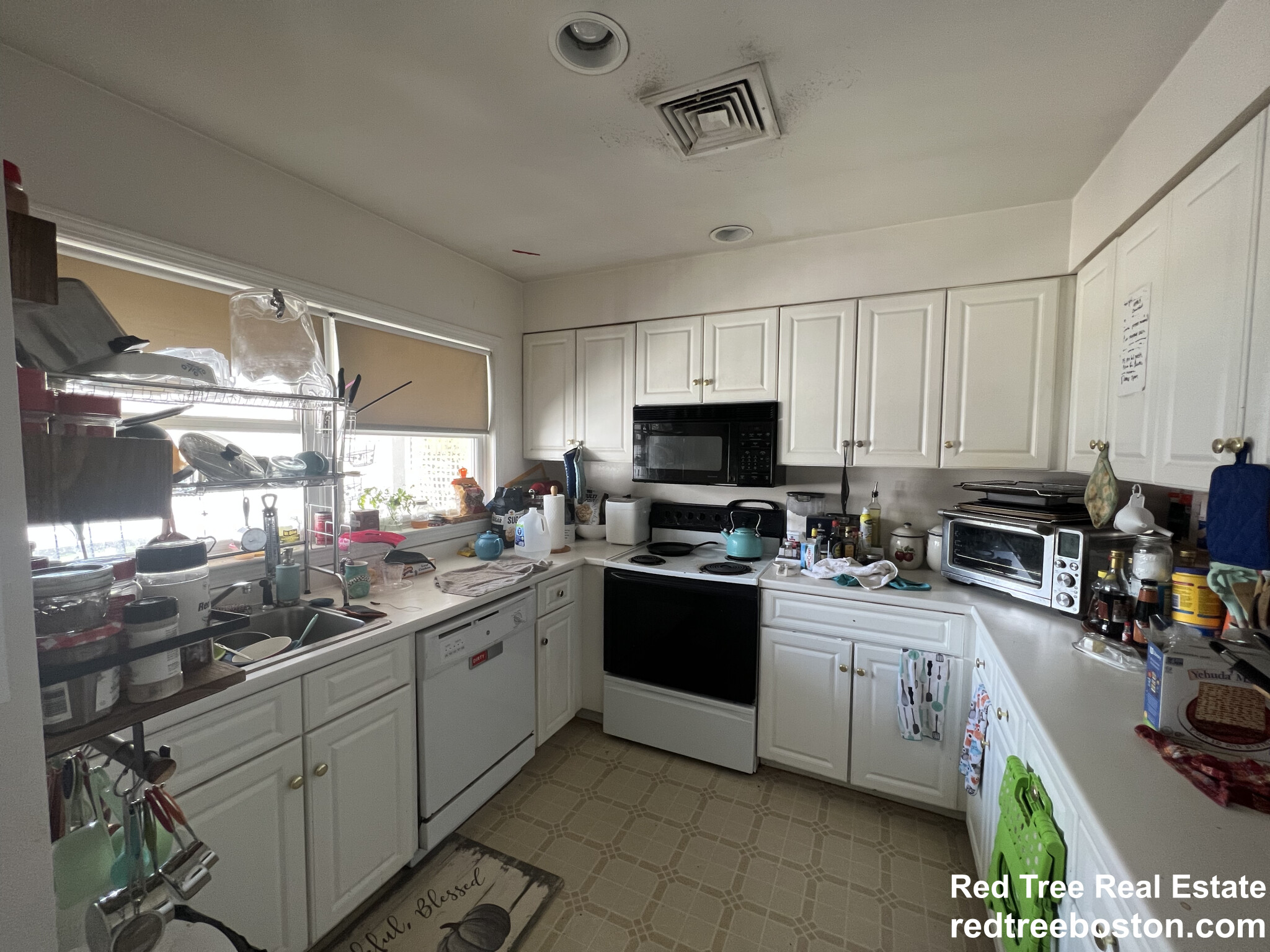 3 bed, 2 bath apartment for rent at 8 Glencoe St Unit 3, Brighton — photo 3 of 15