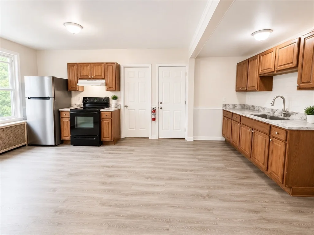4 bed, 1 bath apartment for rent at 8-10 Marble St Unit 2, Haverhill — photo 2 of 13