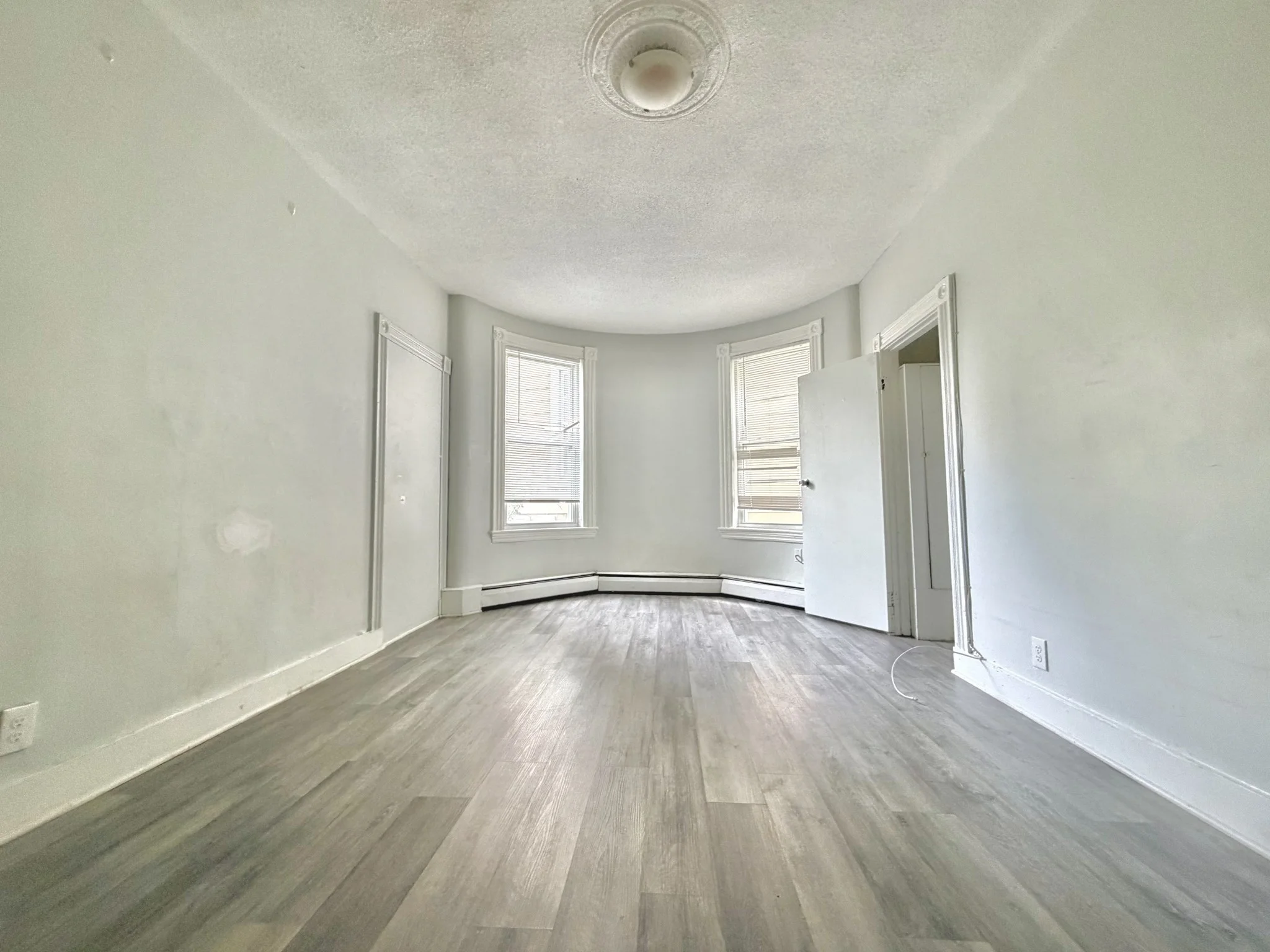 3 bed, 1 bath apartment for rent at 8-10 Oakland St Unit 1, Roxbury — photo 3 of 14