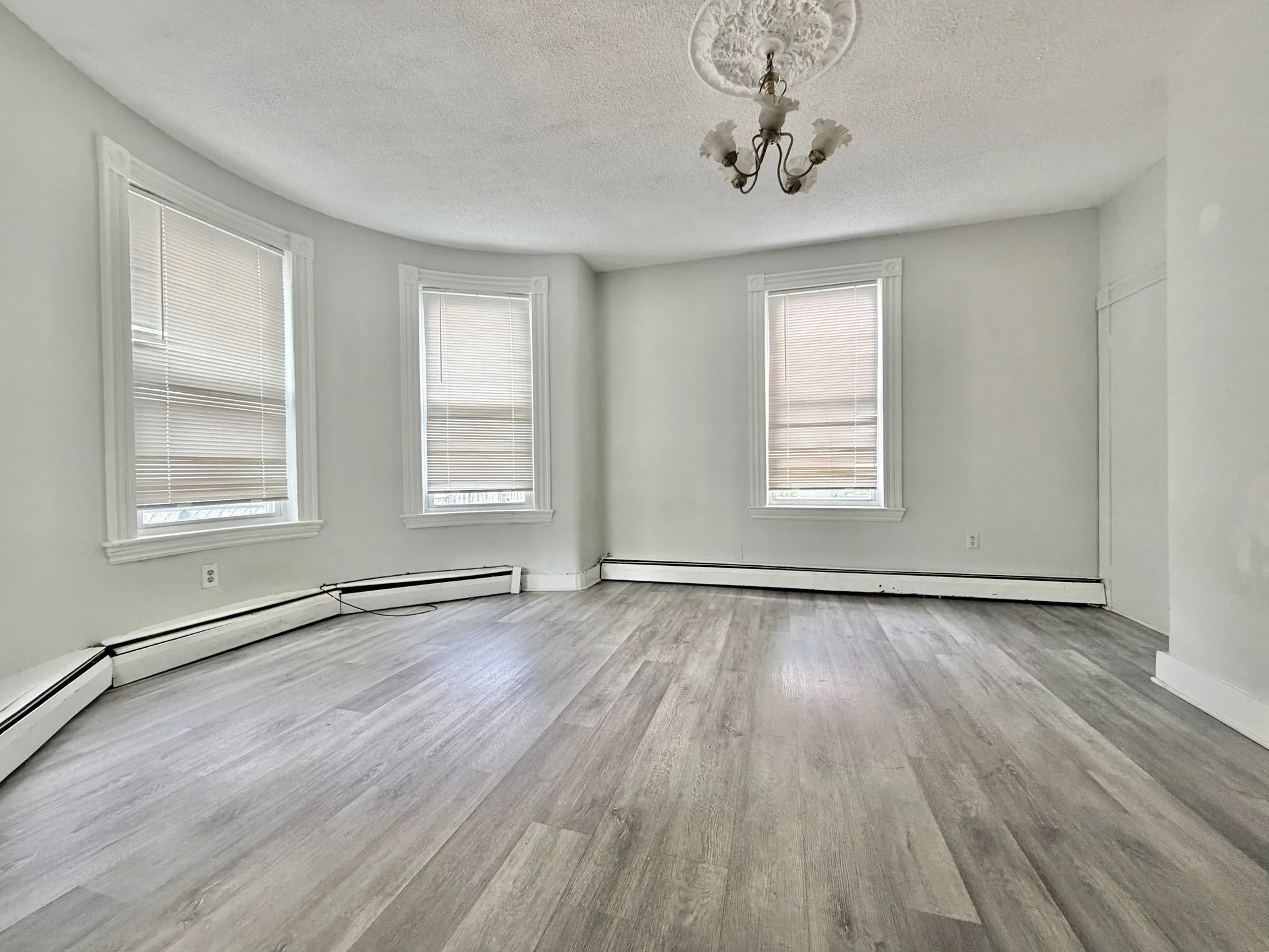 3 bed, 1 bath apartment for rent at 8-10 Oakland St Unit 1, Roxbury
