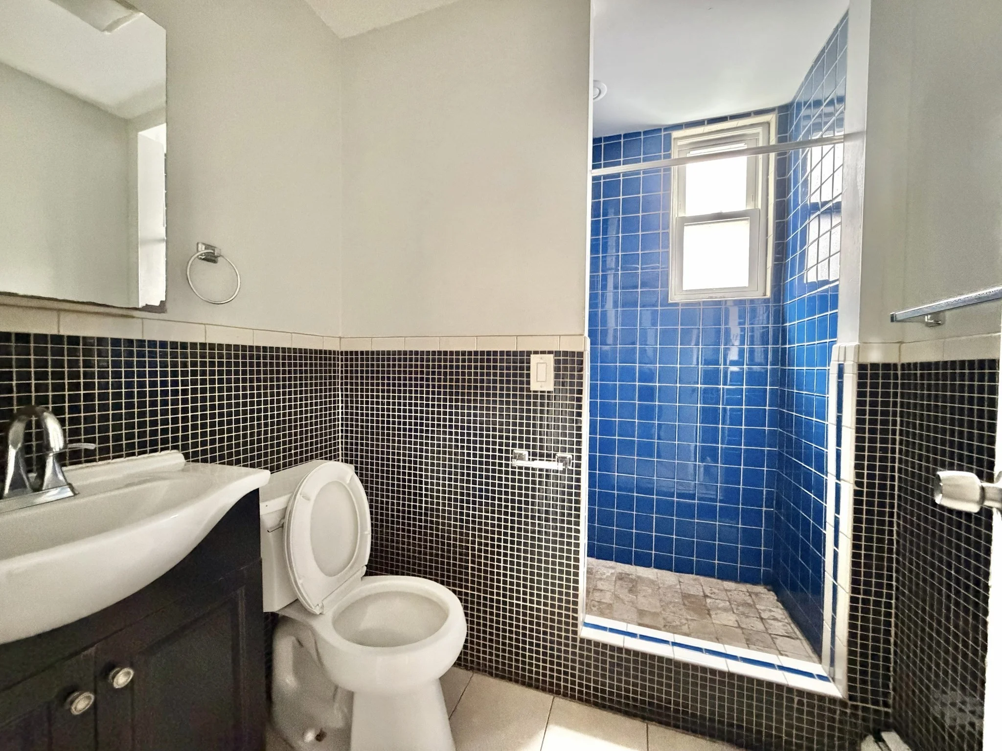 3 bed, 1 bath apartment for rent at 8-10 Oakland St Unit 1, Roxbury — photo 5 of 14