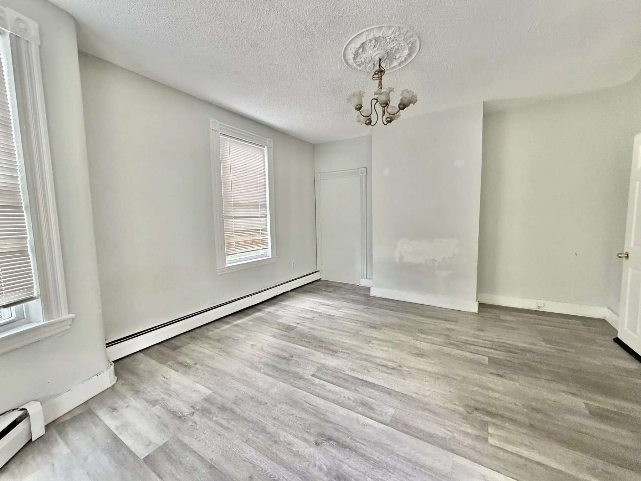 3 bed, 1 bath apartment for rent at 8-10 Oakland St Unit 1, Roxbury — photo 2 of 14