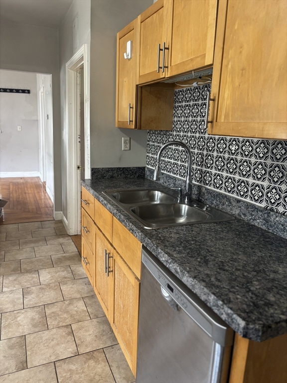 2 bed, 1 bath apartment for rent at 8-10 Stearns St Unit 1, Worcester — photo 3 of 22