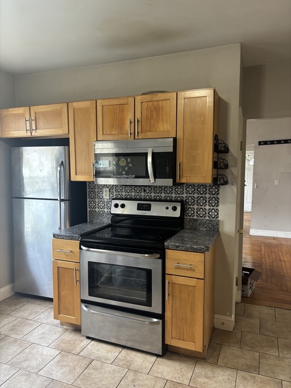 2 bed, 1 bath apartment for rent at 8-10 Stearns St Unit 1, Worcester — photo 2 of 22