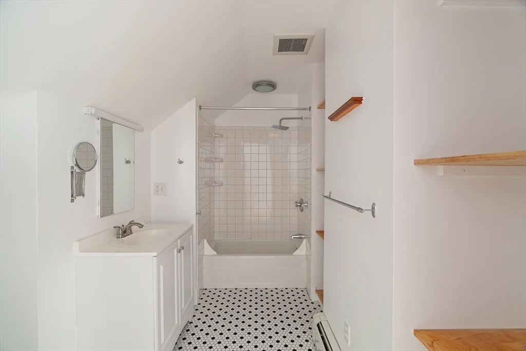 4 bed, 2 bath apartment for rent at 8-10 York Ave Unit 10, Watertown — photo 17 of 24