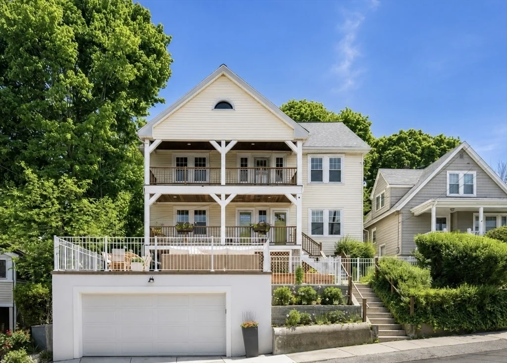 4 bed, 2 bath apartment for rent at 8-10 York Ave Unit 10, Watertown — photo 1 of 24