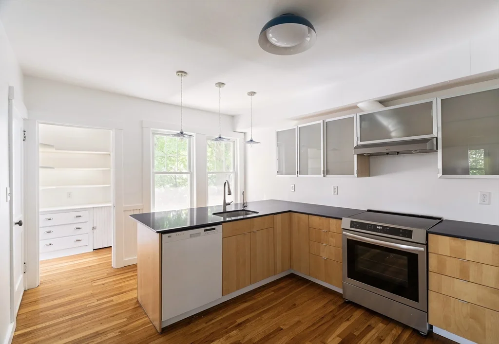 4 bed, 2 bath apartment for rent at 8-10 York Ave Unit 10, Watertown — photo 7 of 24