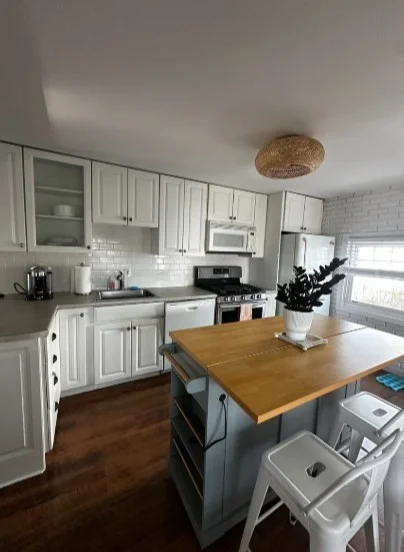 3 bed, 1 bath apartment for rent at 8 44th Unit 1, Plum Island — photo 2 of 12