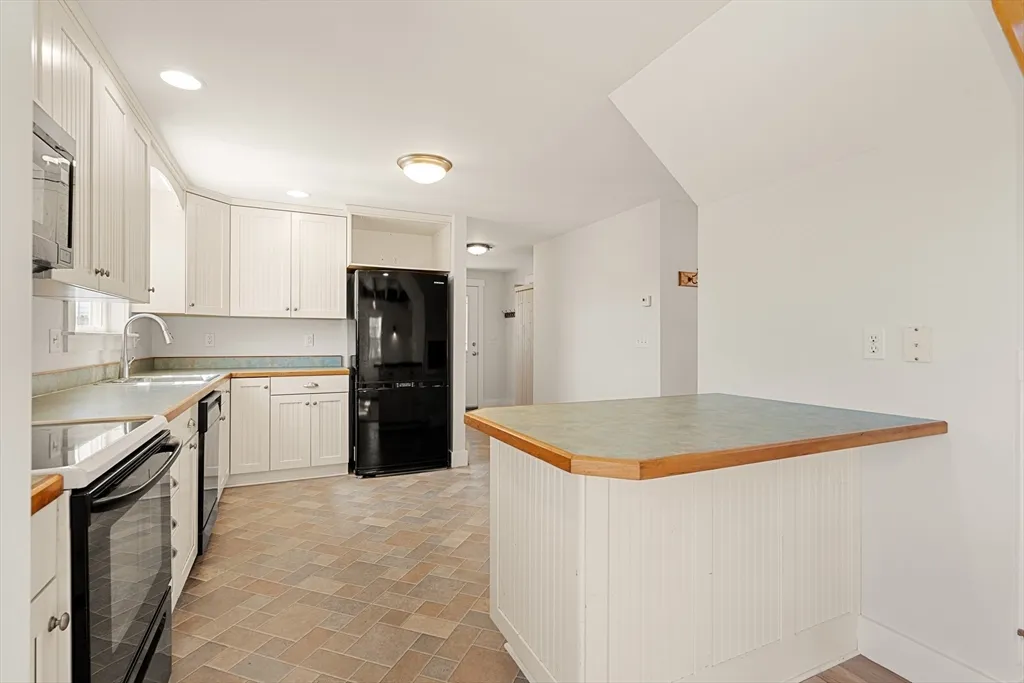 2 bed, 2 bath apartment for rent at 8 58th St Unit 1, Plum Island — photo 7 of 22
