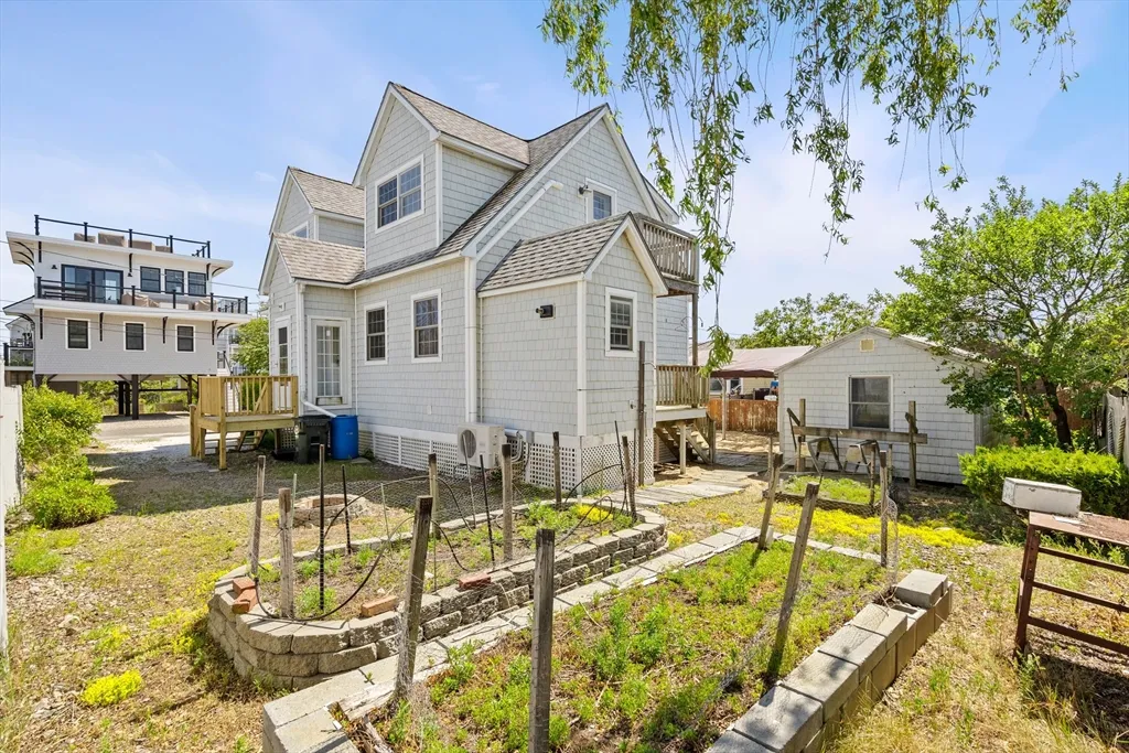 2 bed, 2 bath apartment for rent at 8 58th St Unit 1, Plum Island — photo 3 of 22