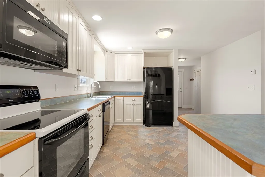 2 bed, 2 bath apartment for rent at 8 58th St Unit 1, Plum Island — photo 8 of 22