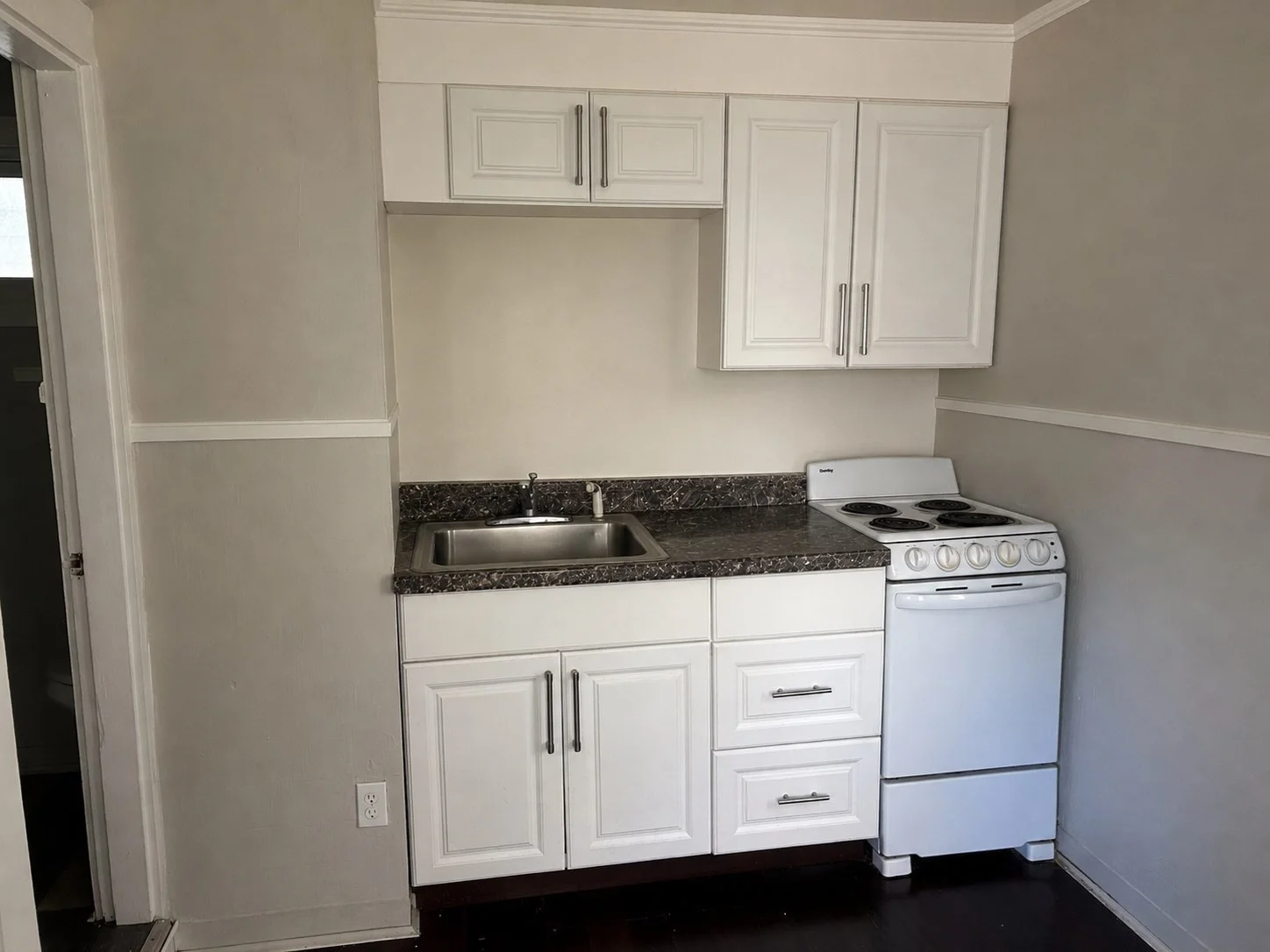 1 bed, 1 bath apartment for rent at 8-8.5 Herbert Unit 2, Salem — photo 2 of 6