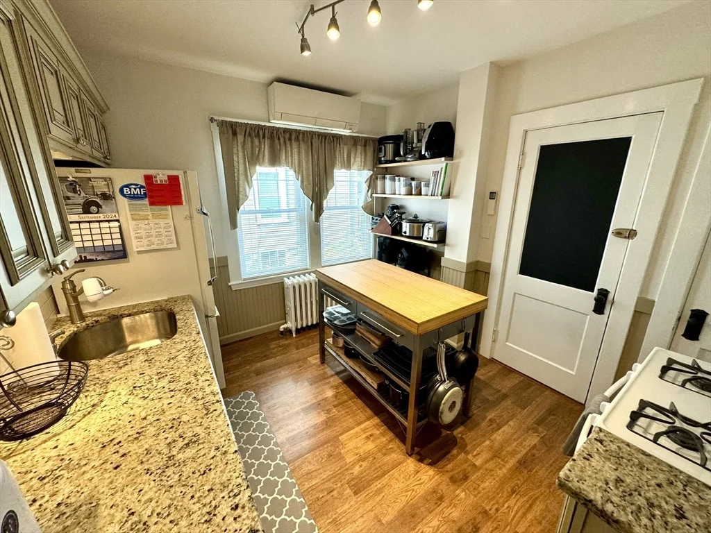 2 bed, 1 bath apartment for rent at 8-8A Kahler Ave Unit 1, Milton — photo 3 of 29