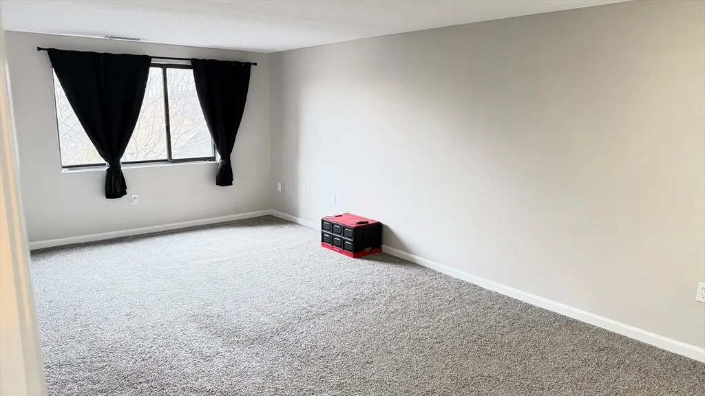 2 bed, 2 bath apartment for rent at 8 9th St Unit 511, Medford — photo 4 of 12