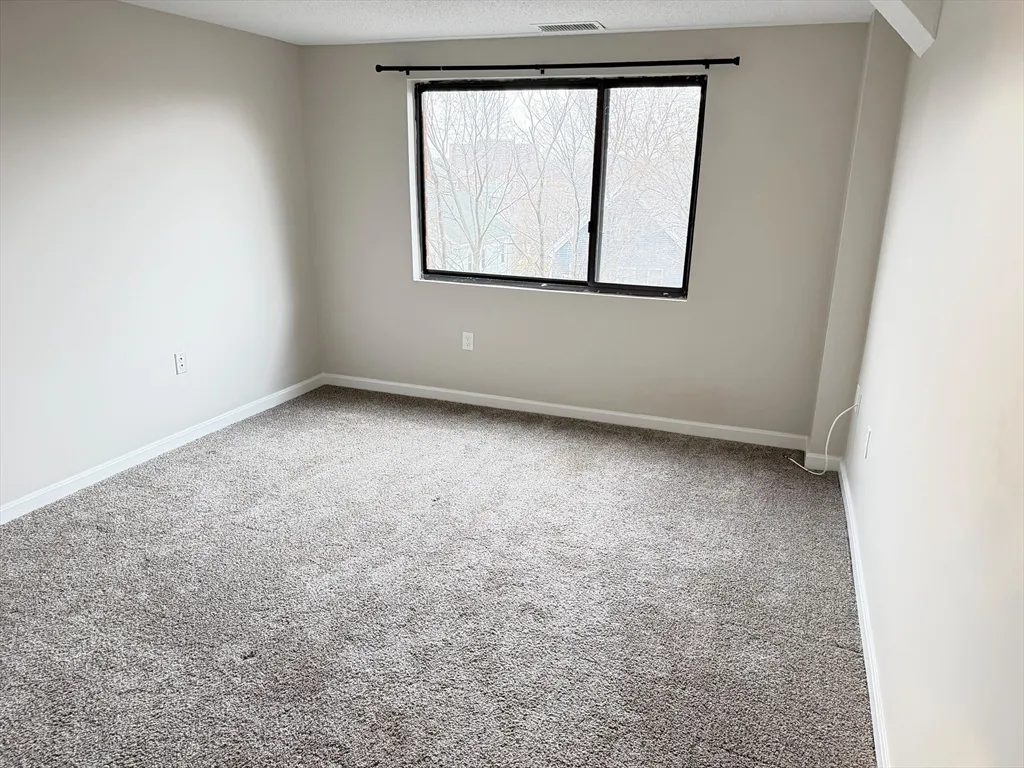2 bed, 2 bath apartment for rent at 8 9th St Unit 511, Medford — photo 3 of 12