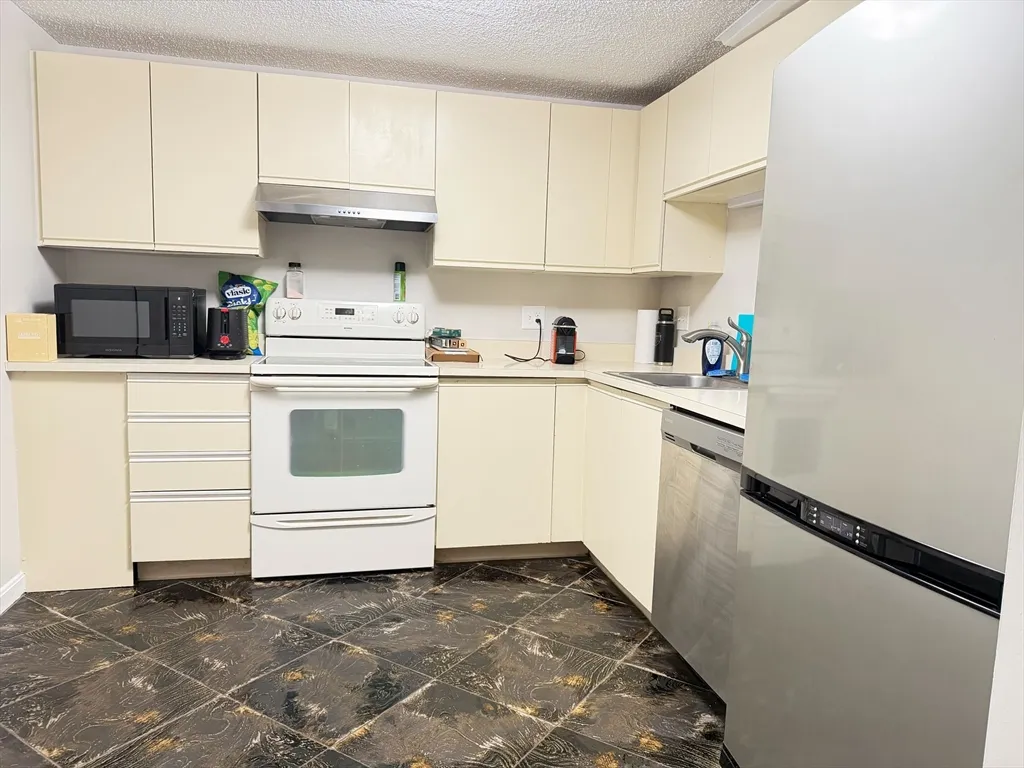 2 bed, 2 bath apartment for rent at 8 9th St Unit 511, Medford — photo 1 of 12