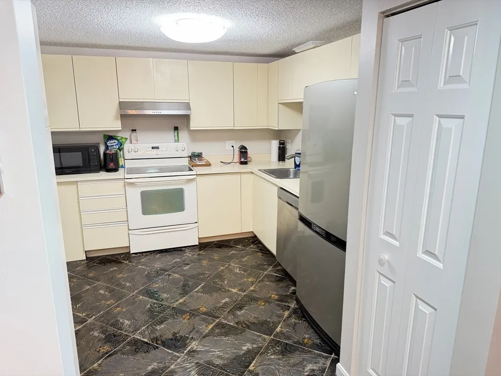 2 bed, 2 bath apartment for rent at 8 9th St Unit 511, Medford — photo 10 of 12