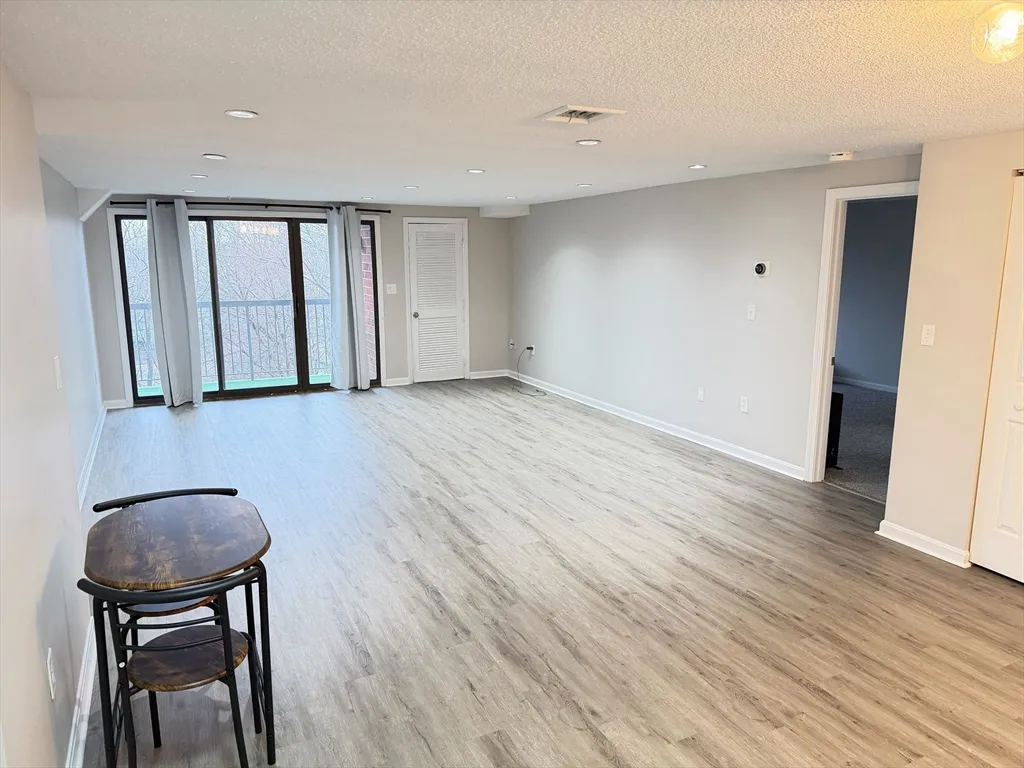 2 bed, 2 bath apartment for rent at 8 9th St Unit 511, Medford — photo 2 of 12