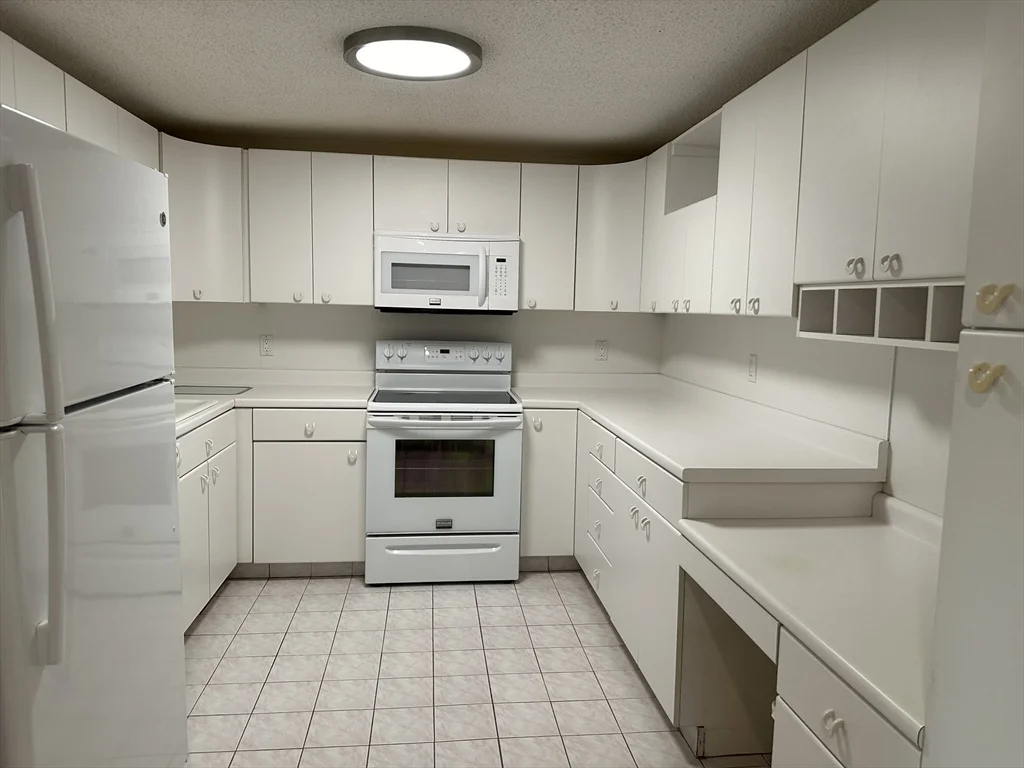 2 bed, 2 bath apartment for rent at 8 9th St Unit 703, Medford — photo 4 of 25
