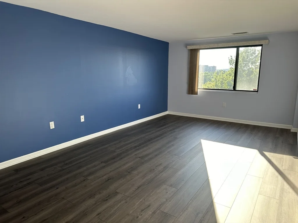 2 bed, 2 bath apartment for rent at 8 9th St Unit 703, Medford — photo 5 of 25