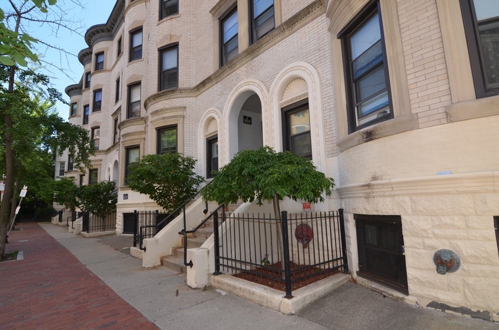 Studio bed, 1 bath apartment for rent at 8 Albemarle Ct Unit C, Back Bay — photo 6 of 6