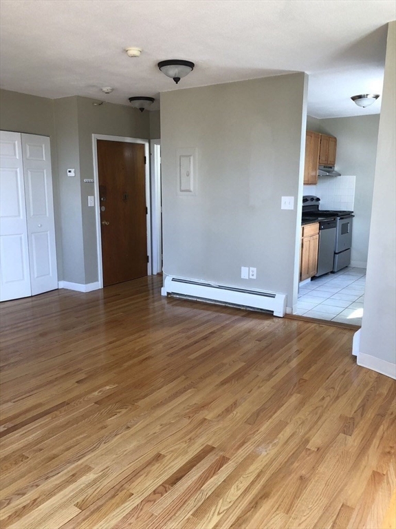 Studio bed, 1 bath apartment for rent at 8 Albemarle Ct Unit C, Back Bay — photo 3 of 6