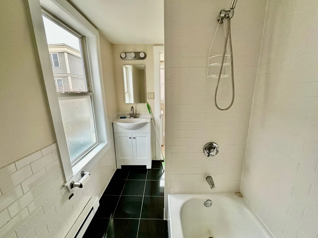 1 bed, 1 bath apartment for rent at 8 Allen Unit 2, North Cambridge — photo 5 of 10