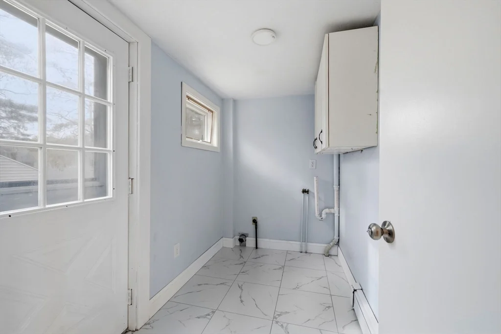 4 bed, 2 bath apartment for rent at 8 Ash St, Plymouth — photo 9 of 35