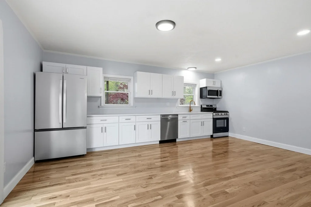 4 bed, 2 bath apartment for rent at 8 Ash St, Plymouth — photo 13 of 35