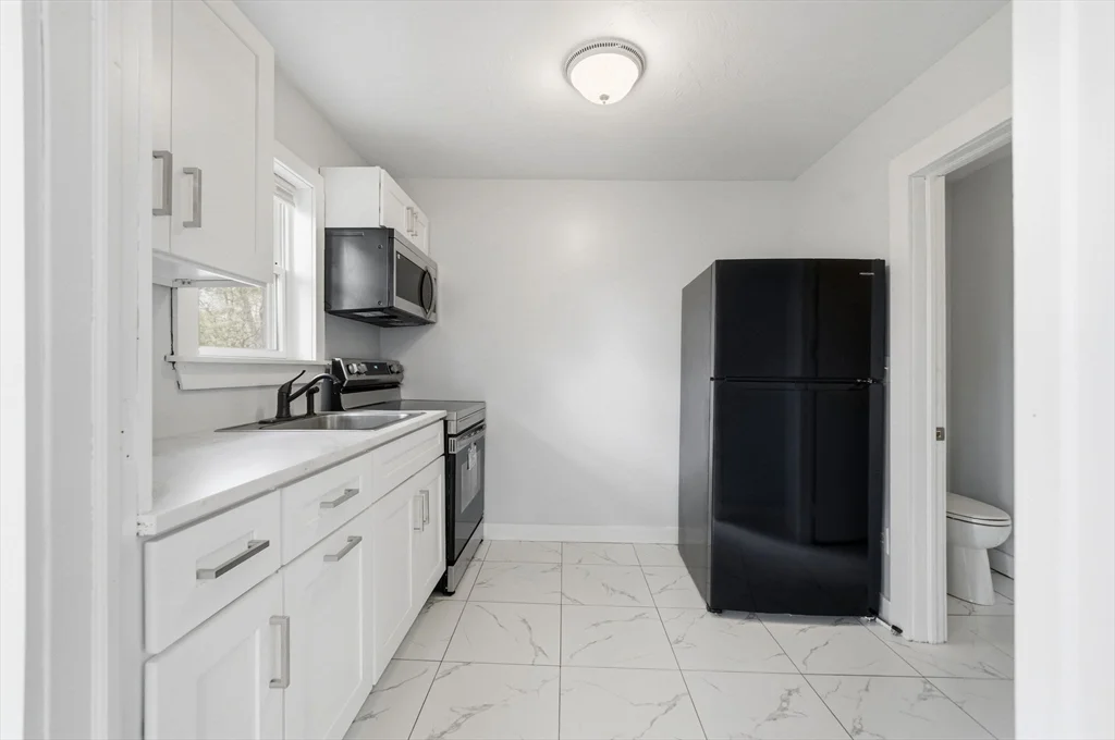 4 bed, 2 bath apartment for rent at 8 Ash St, Plymouth — photo 26 of 35