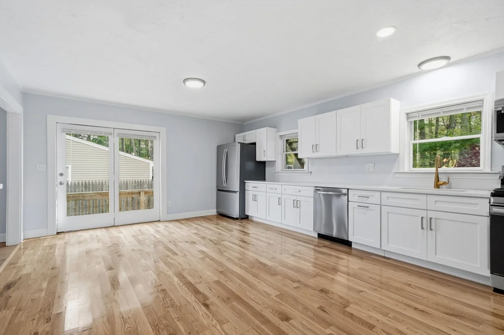 4 bed, 2 bath apartment for rent at 8 Ash St, Plymouth — photo 1 of 35